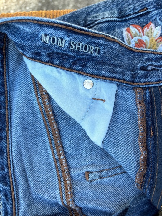 American Eagle Floral Embroidered Denim Cutoff Shorts Size 10 Distressed - Picture 2 of 5